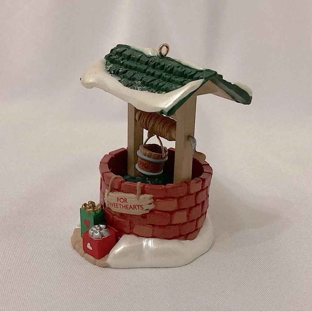 💚 Vintage Plastic Sweetheart Wishing Well Hallmark Keepsake Ornament